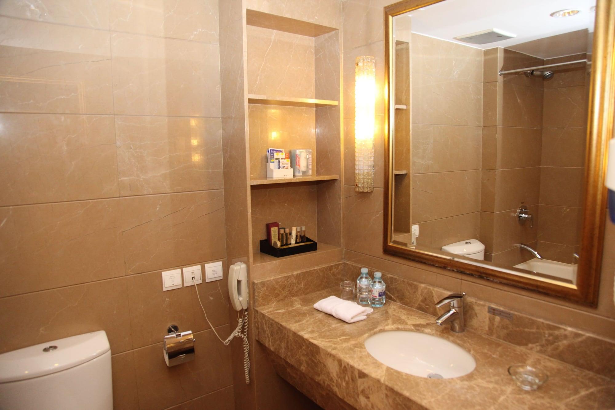 Oriental Garden Hotel 4*
